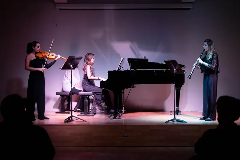 Re:Flexus Trio em concerto: viola d’arco, piano e clarinete em palco